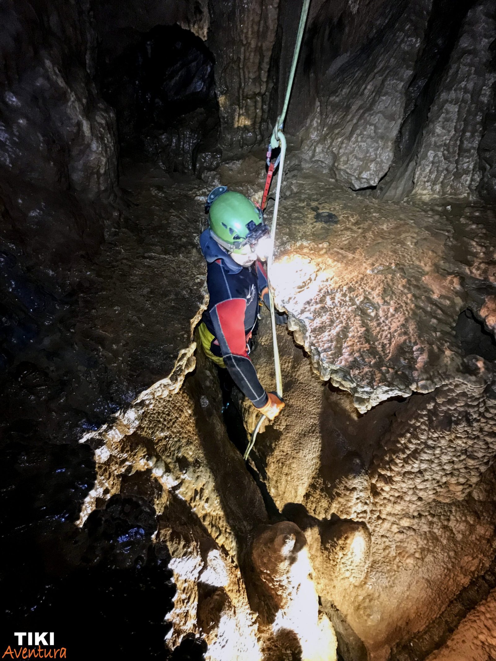 Espeleobarranquismo en Léon Cueva de Valporquero